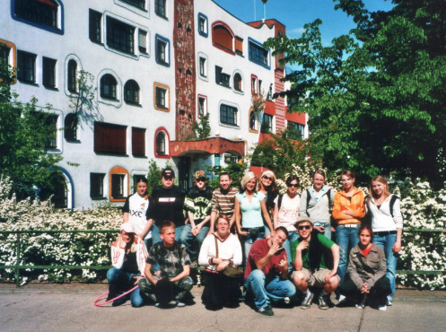 Klasse 9 der Mittelschule „Am Hllander“ Dbeln, hier an der Hundertwasser-Schule in Wittenberg, Klassenfahrt Sachsen-Anhalt 2007 – Bildergalerie Klassenfahrten von Jugendtours