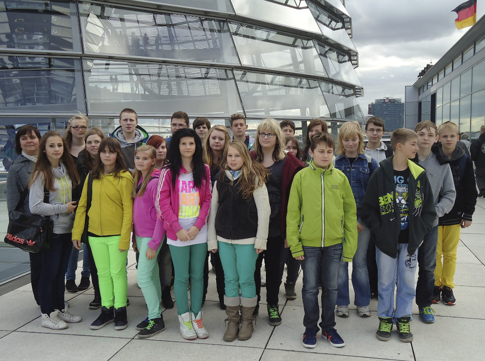 Klasse 8 der Sekundarschule Halle-Sd, hier auf dem Dach des Reichstagsgebudes, Klassenfahrt Berlin 2014 – Bildergalerie Klassenfahrten von Jugendtours