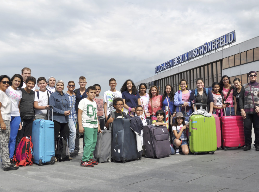 Klasse 8 der Deutschen Schule Futures Kairo, hier am Flughafen Berlin Schnefeld, Berlin 2015 – Bildergalerie Klassenfahrten von Jugendtours
