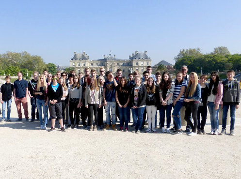 Klasse 9 der Oberschule Hattorf, hier am Jardin du Luxembourg, Klassenfahrt Paris 2015 – Bildergalerie Klassenfahrten von Jugendtours