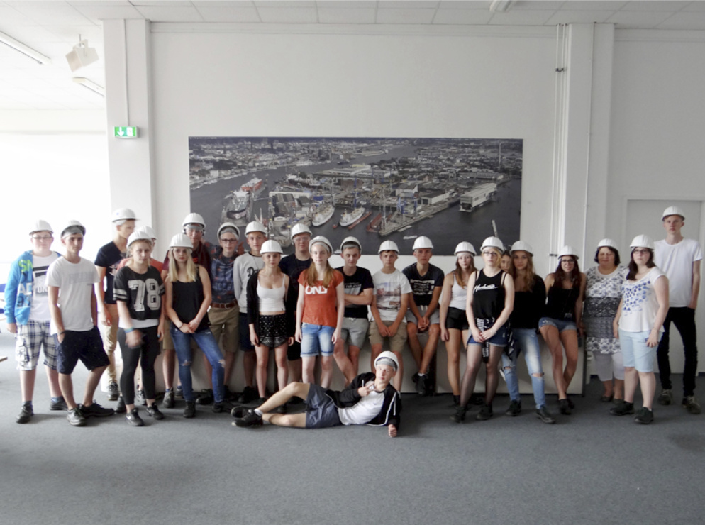 Klasse 10 der Freien Schule im Burgenland „Jan Hus“, hier whrend der Hafenrundfahrt, Klassenfahrt Hamburg 2016 – Bildergalerie Klassenfahrten von Jugendtours