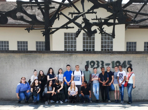 Klasse 11 der Franz-Bhm-Schule Frankfurt am Main, hier im Lern- und Erinnerungsort der KZ-Gedenksttte Dachau, Klassenfahrt Mnchen 2017 – Bildergalerie Klassenfahrten von Jugendtours