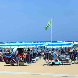 Deine Sonnenliege mit Sonnenschirm