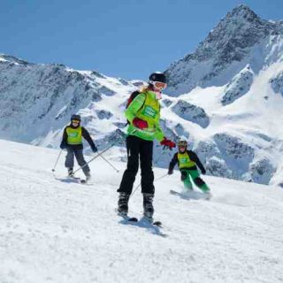 Ski- und Snowboardkurs unter Anleitung erfahrener Instrukteure